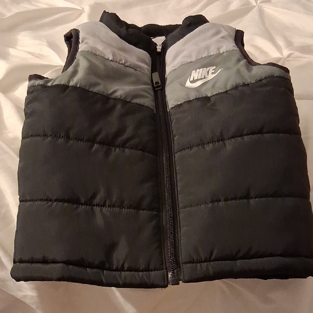 Final $4 ! Nike Black and Gray Quilted Vest